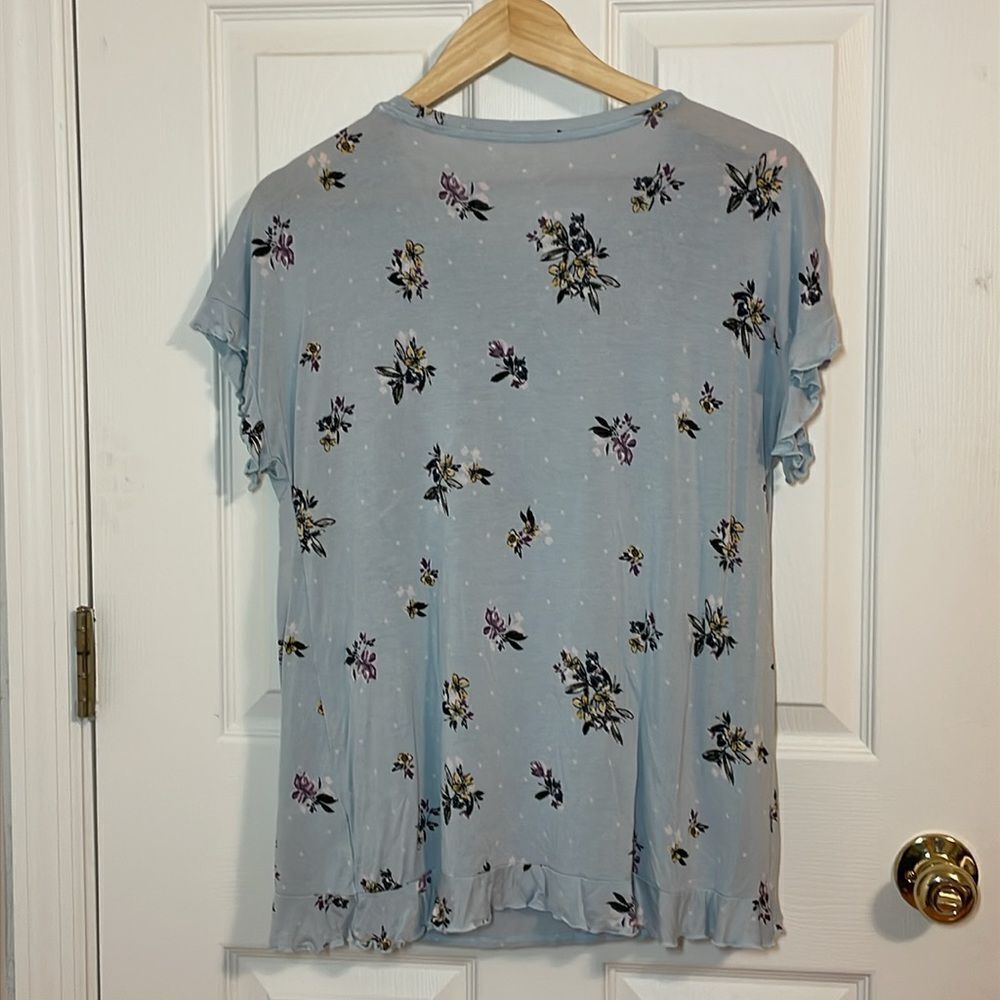 Aglow Maternity Top, crossover front, blue floral, medium - Picture 4 of 6